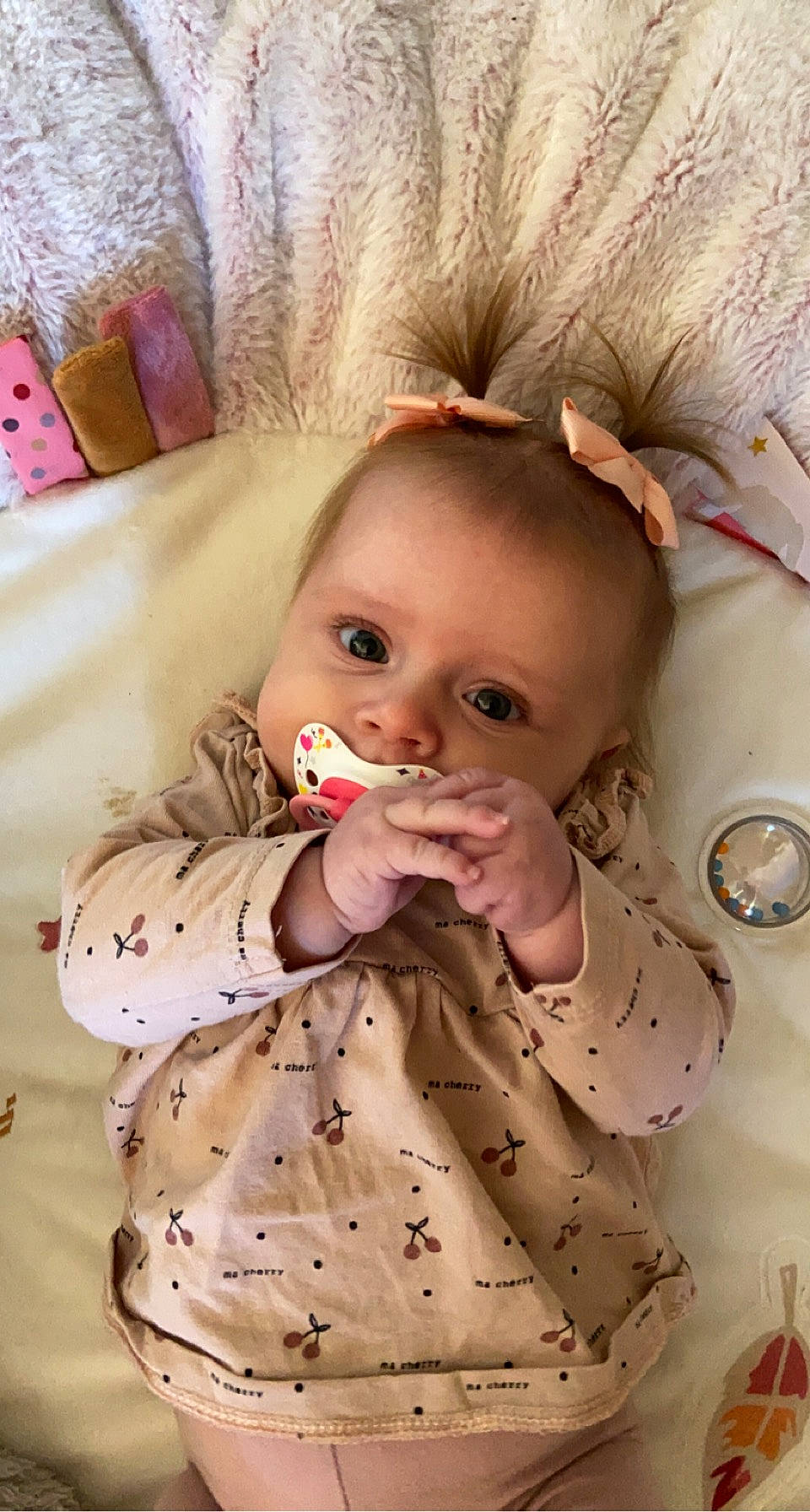 Shéryle participe au concours pour gagner de l'argent avec cette photo : baby, baby_toddler_clothing, cheek, chin, dress, eye, eyelash, gesture, hair, happy, head, iris, lip, mouth, nose, person, pink, skin, sleeve, textile