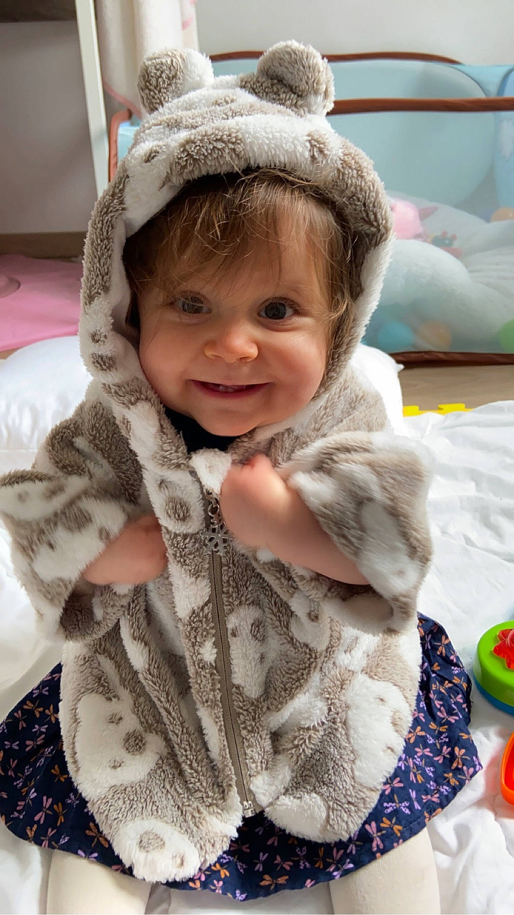 Shéryle a rejoint le concours — aidez-le/la à gagner de superbes lots ! baby, baby_toddler_clothing, cheek, child, comfort, event, fun, fur, happy, headwear, jacket, joy, linens, mammal, organ, outerwear, pattern, person, skin, sleeve