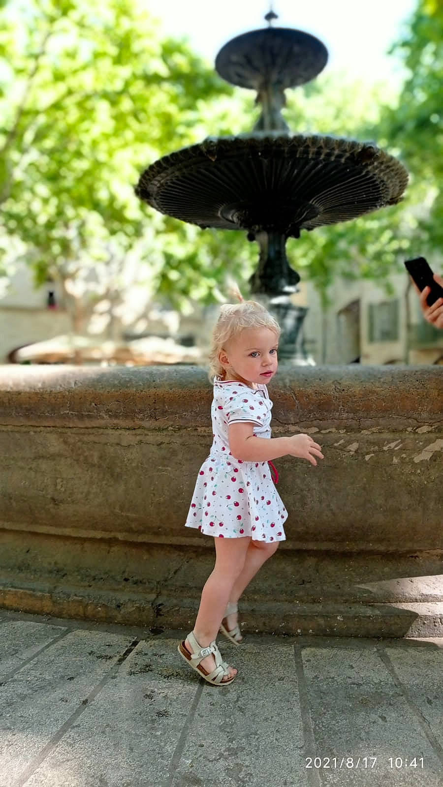 Capucine a rejoint le concours — aidez-le/la à gagner de superbes lots ! beauty, botany, day_dress, dress, footwear, grass, green, hair, hairstyle, human_leg, leisure, pattern, person, pink, plant, street_fashion, summer, tints_and_shades, toddler, tree