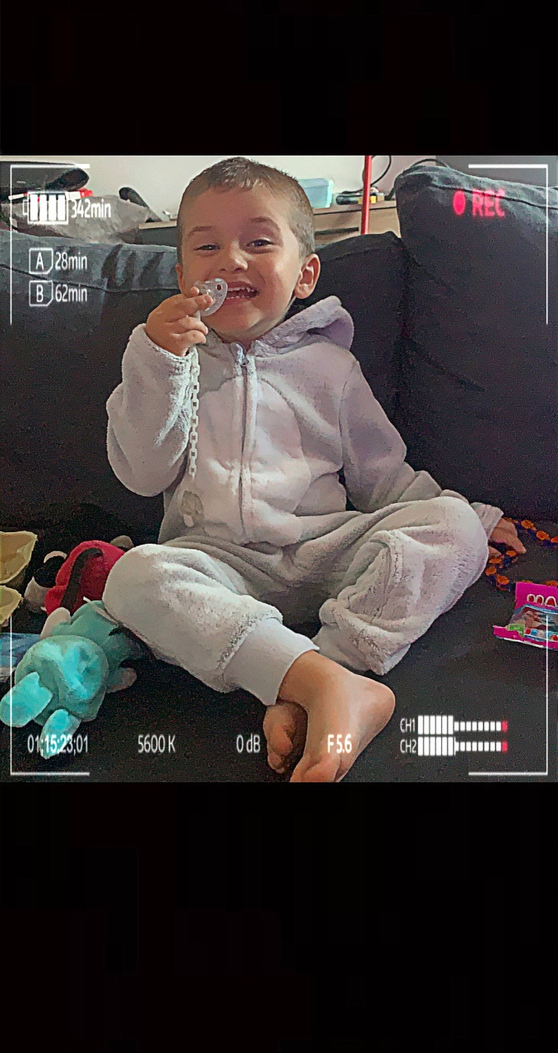 Mathéo participe au concours pour gagner de l'argent avec cette photo : automotive_design, baby, baby_toddler_clothing, display_device, electronic_device, flash_photography, font, fun, gadget, happy, magenta, multimedia, person, photo_caption, product, screenshot, sitting, smile, technology, thigh