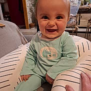 Colin a rejoint le concours — aidez-le/la à gagner de superbes lots ! baby, child, smiling, indoor, cushion, clothing, mint_green, happy, person, furniture, plant, hand, face, seated, cozy, cute, portrait, home, infant, casual