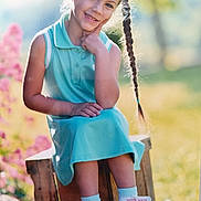 Lola participe au concours pour gagner de l'argent avec cette photo : blue_dress, braid, casual_clothing, child, cute, daylight, flowers, girl, greenery, happy, minnie_mouse, nature, outdoor, portrait, shoes, sitting, smiling, socks, sunlight, wooden_crate