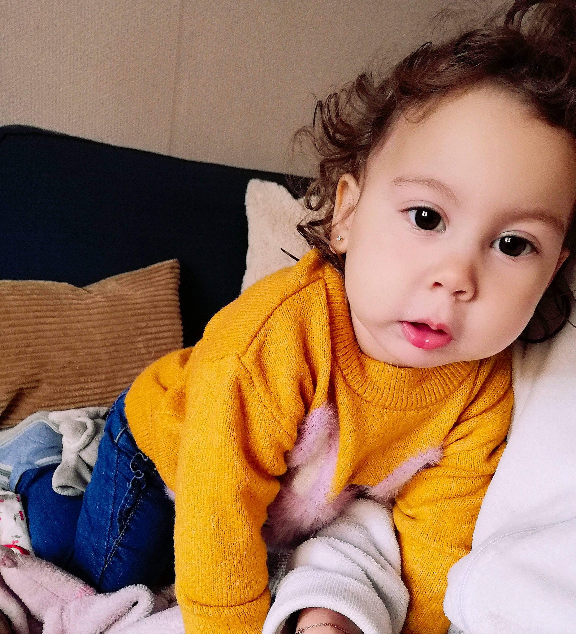 Spencer participe au concours pour gagner de l'argent avec cette photo : arm, baby, baby_toddler_clothing, cheek, chin, comfort, eye, eyelash, flooring, hand, happy, head, iris, lip, mouth, neck, nose, person, skin, sleeve