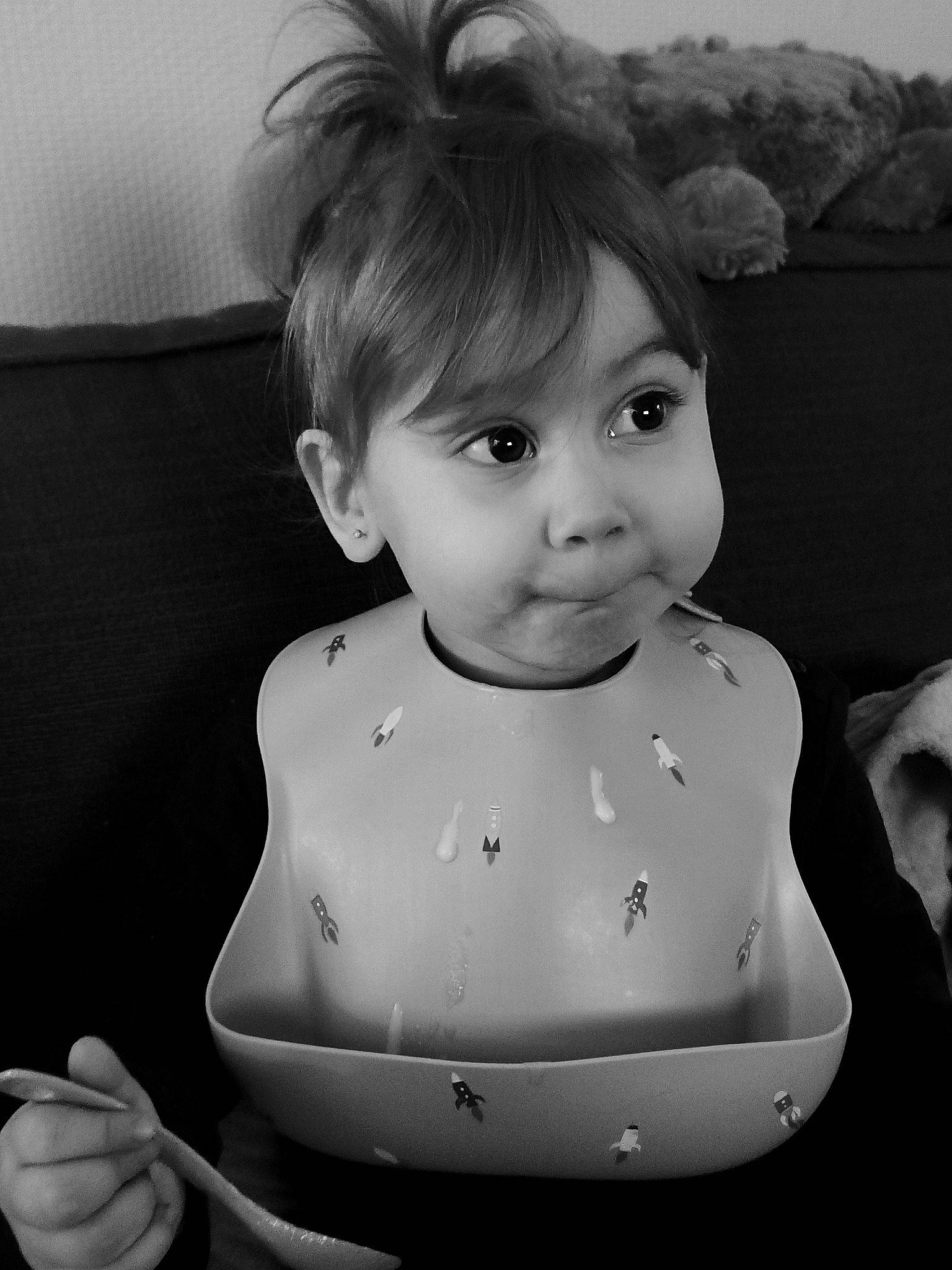 Spencer a rejoint le concours — aidez-le/la à gagner de superbes lots ! arm, black_and_white, cheek, eyebrow, eyelash, face, flash_photography, gesture, hair, happy, head, iris, lip, mouth, neck, nose, person, shoulder, sleeve, style