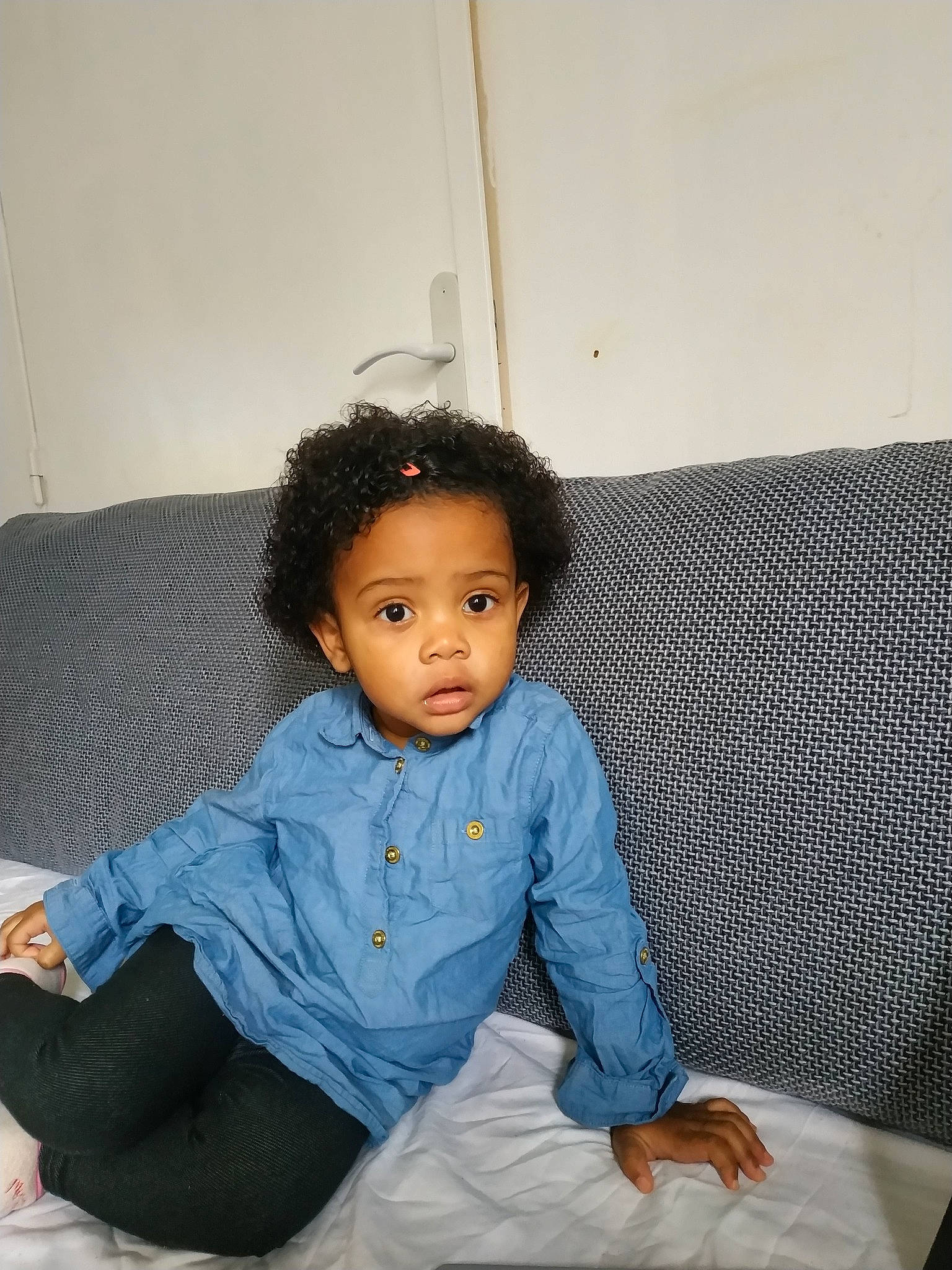 Keyrlia a rejoint le concours — aidez-le/la à gagner de superbes lots ! blue, boy, child, eye, fun, girl, infant, person, product, sitting, skin, smile, standing, toddler