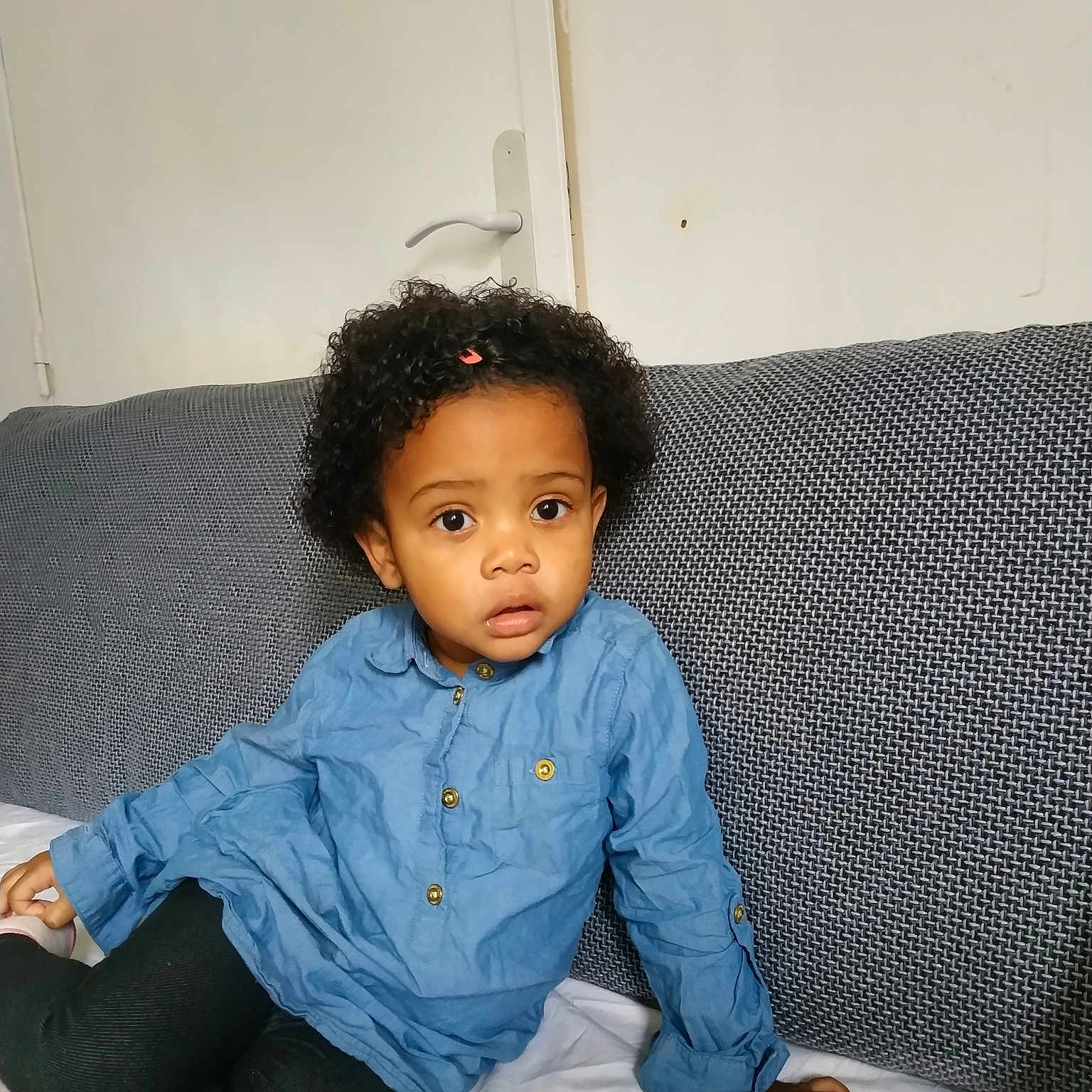 Keyrlia a rejoint le concours — aidez-le/la à gagner de superbes lots ! blue, boy, child, eye, fun, girl, infant, person, product, sitting, skin, smile, standing, toddler