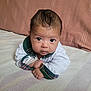 Sacha a rejoint le concours — aidez-le/la à gagner de superbes lots ! baby, infant, face, eyes, gaze, lying_on_tummy, hands, collar, shirt, blanket, bedding, cushion, indoor, portrait, close_up, hair, skin, curious, cute, newborn