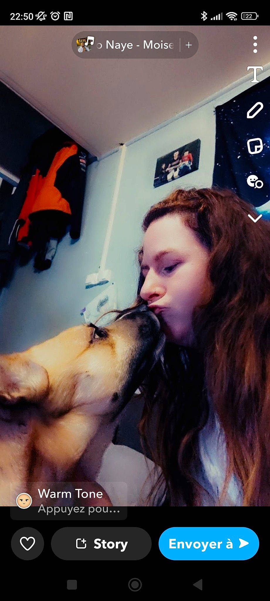 Thanos participe au concours pour gagner de l'argent avec cette photo : black_hair, blond, companion_dog, dog, ear, elbow, eyebrow, eyelash, eyewear, gesture, happy, jaw, lip, long_hair, mouth, neck, skin, tattoo, temporary_tattoo, wrist