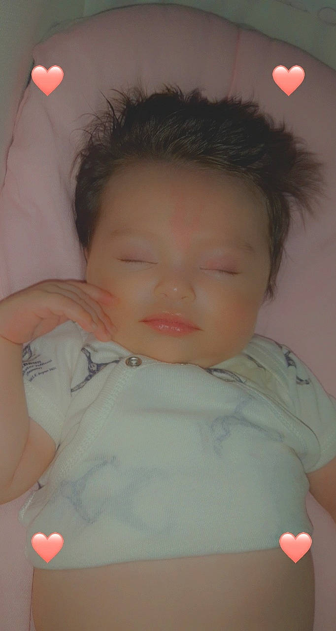 Adonaï a rejoint le concours — aidez-le/la à gagner de superbes lots ! baby, beauty, bedtime, cheek, child, chin, ear, eye, face, forehead, head, iris, lip, neck, nose, person, pink, skin, sleep, toddler