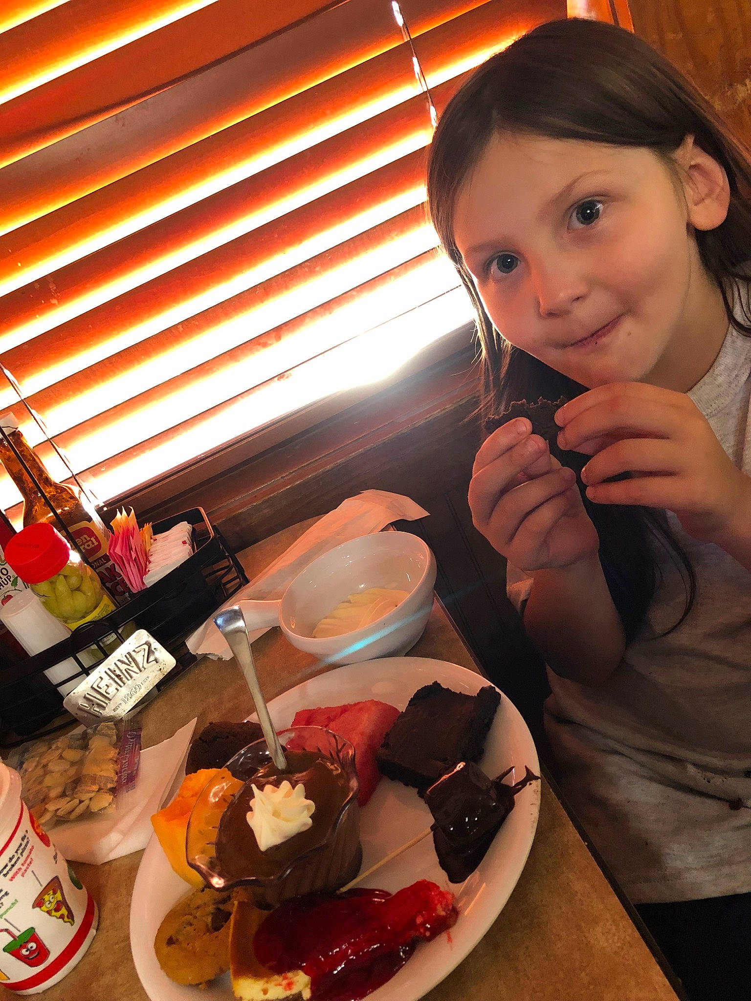 Lindsey is registered to the contest to win money with this photo: breakfast, brunch, chinese_food, comfort_food, cuisine, dish, eating, fast_food, finger_food, flesh, food, junk_food, lunch, meal, person, selfie, side_dish