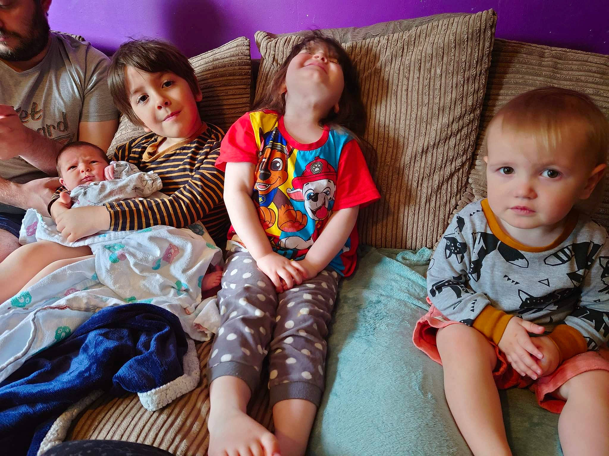 Samuel is registered to the contest to win money with this photo: baby_toddler_clothing, child, comfort, couch, face, fun, happy, head, headwear, iris, joy, lap, leisure, people, person, sharing, shorts, skin, smile, summer