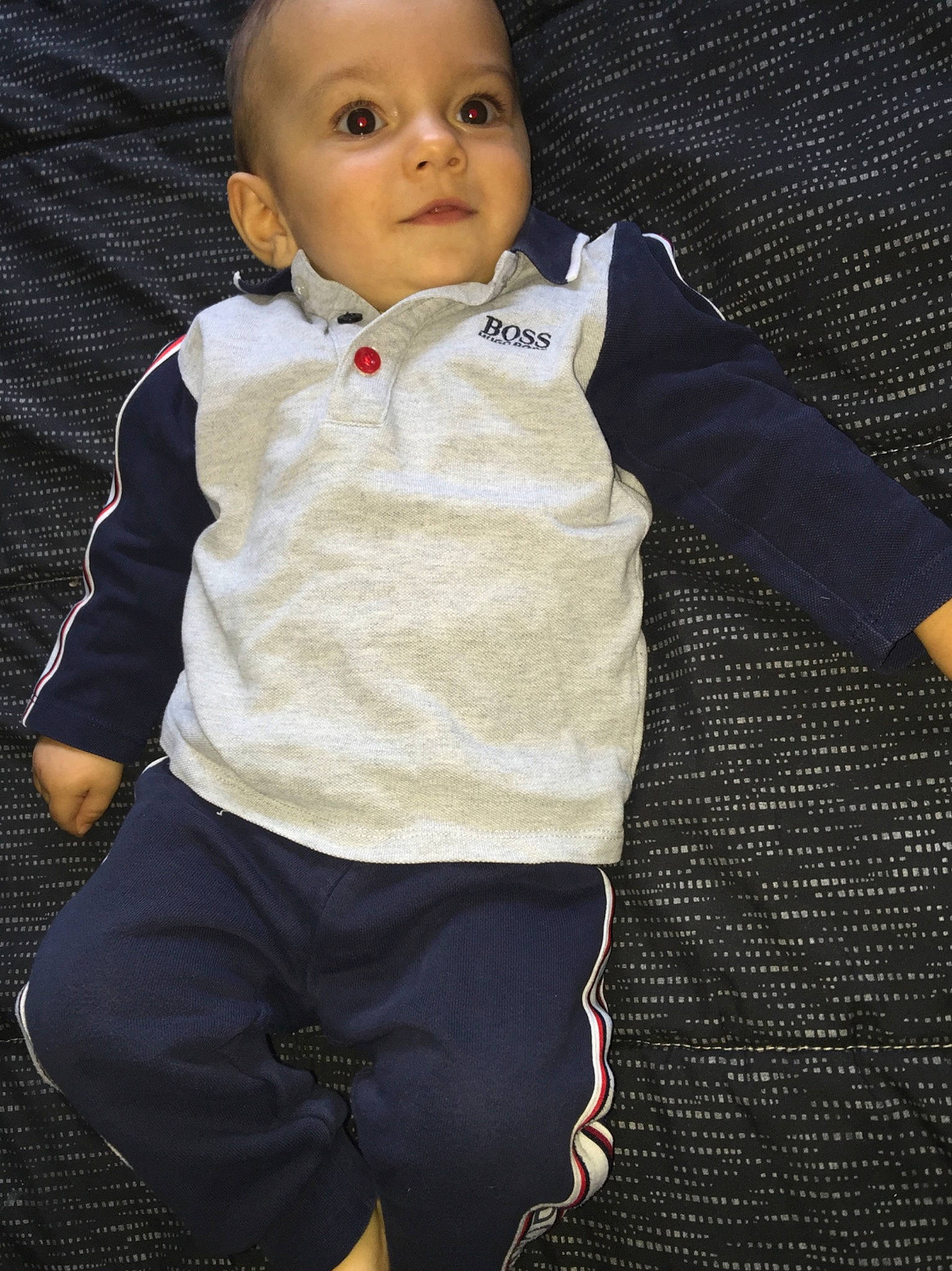 Lyes a rejoint le concours — aidez-le/la à gagner de superbes lots ! active_pants, active_shorts, baby, baby_toddler_clothing, button, cheek, child, long_sleeved_t_shirt, person, sleeve, sweatpant, toddler