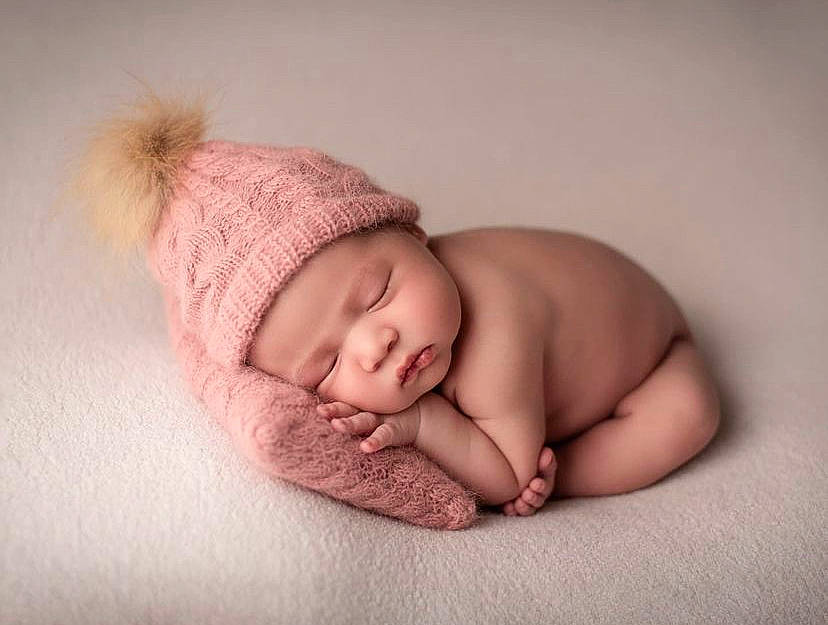 Aaliyah participe au concours pour gagner de l'argent avec cette photo : arm, art, baby, baby_products, baby_sleeping, baby_toddler_clothing, bedtime, cap, cheek, comfort, face, fashion_accessory, headwear, human_body, knit_cap, linens, nap, person, portrait_photography, toddler