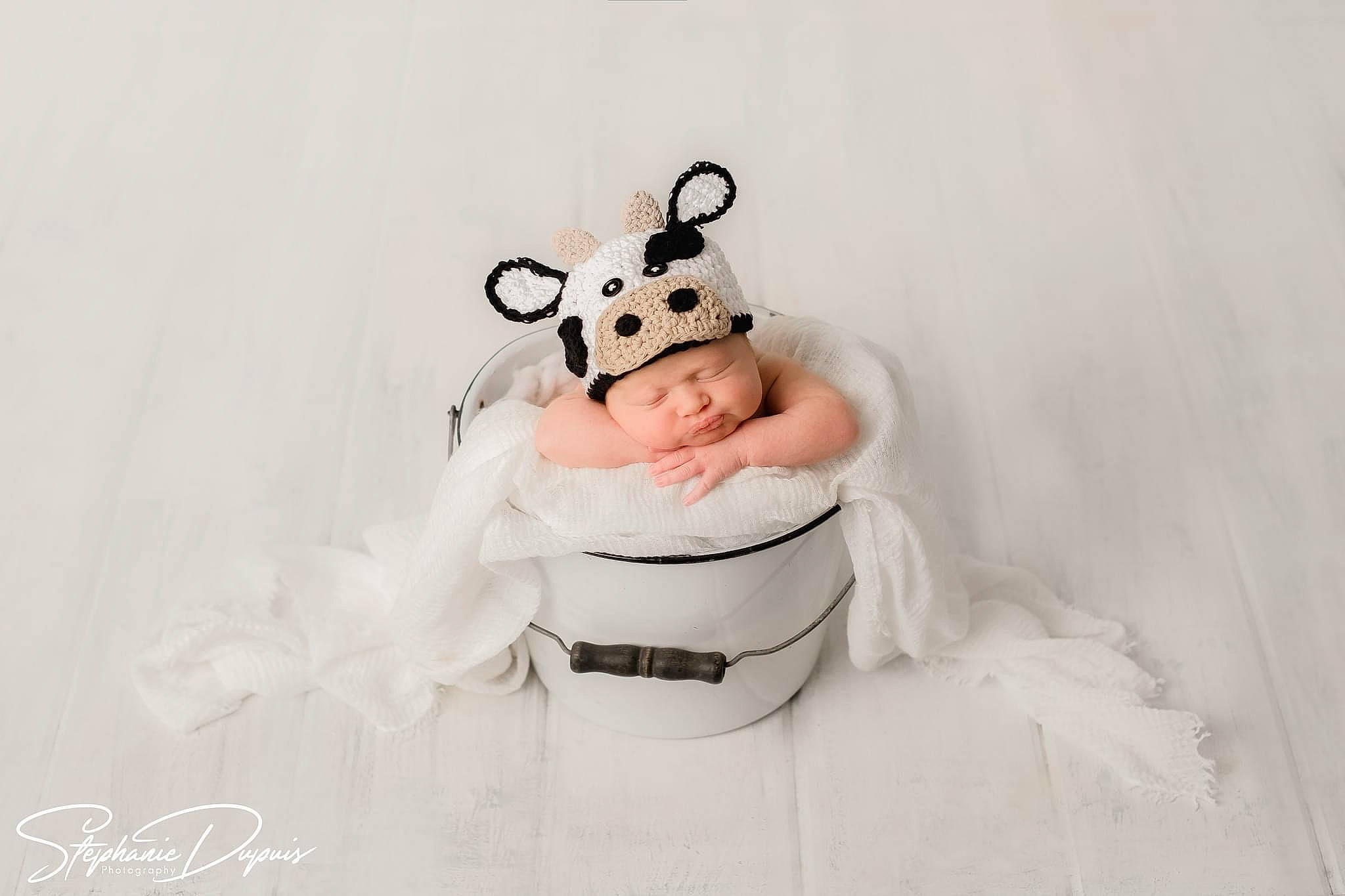 Scarlett is registered to the contest to win money with this photo: art, bridal_accessory, comfort, dress, event, eyelash, fashion_accessory, fashion_design, flash_photography, fur, gown, happy, head, headgear, headpiece, headwear, jewellery, person, sitting, sleeve