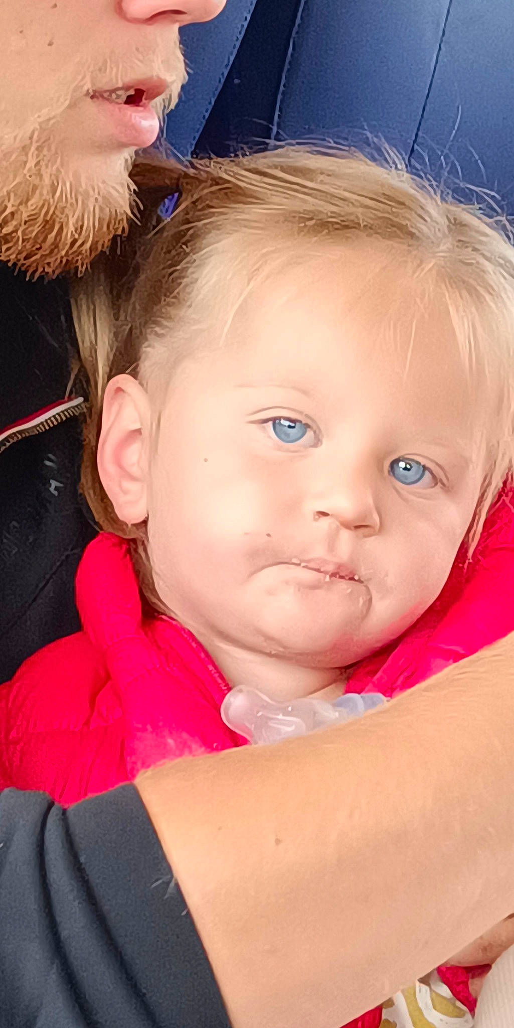 Luna participe au concours pour gagner de l'argent avec cette photo : baby, beard, cheek, ear, eyebrow, eyelash, finger, forehead, gesture, hair, hairstyle, happy, iris, lip, mammal, mouth, nose, person, pink, skin