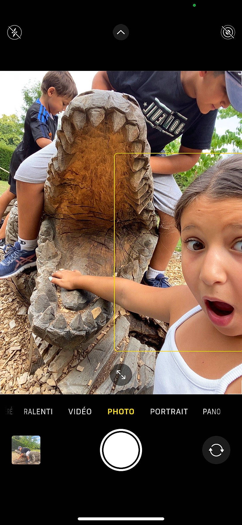 Leila a rejoint le concours — aidez-le/la à gagner de superbes lots ! adaptation, event, eyelash, fun, fur, gesture, grass, hair_coloring, happy, headwear, jewellery, necklace, person, photo_caption, recreation, selfie, shorts, soil, surprise, t_shirt