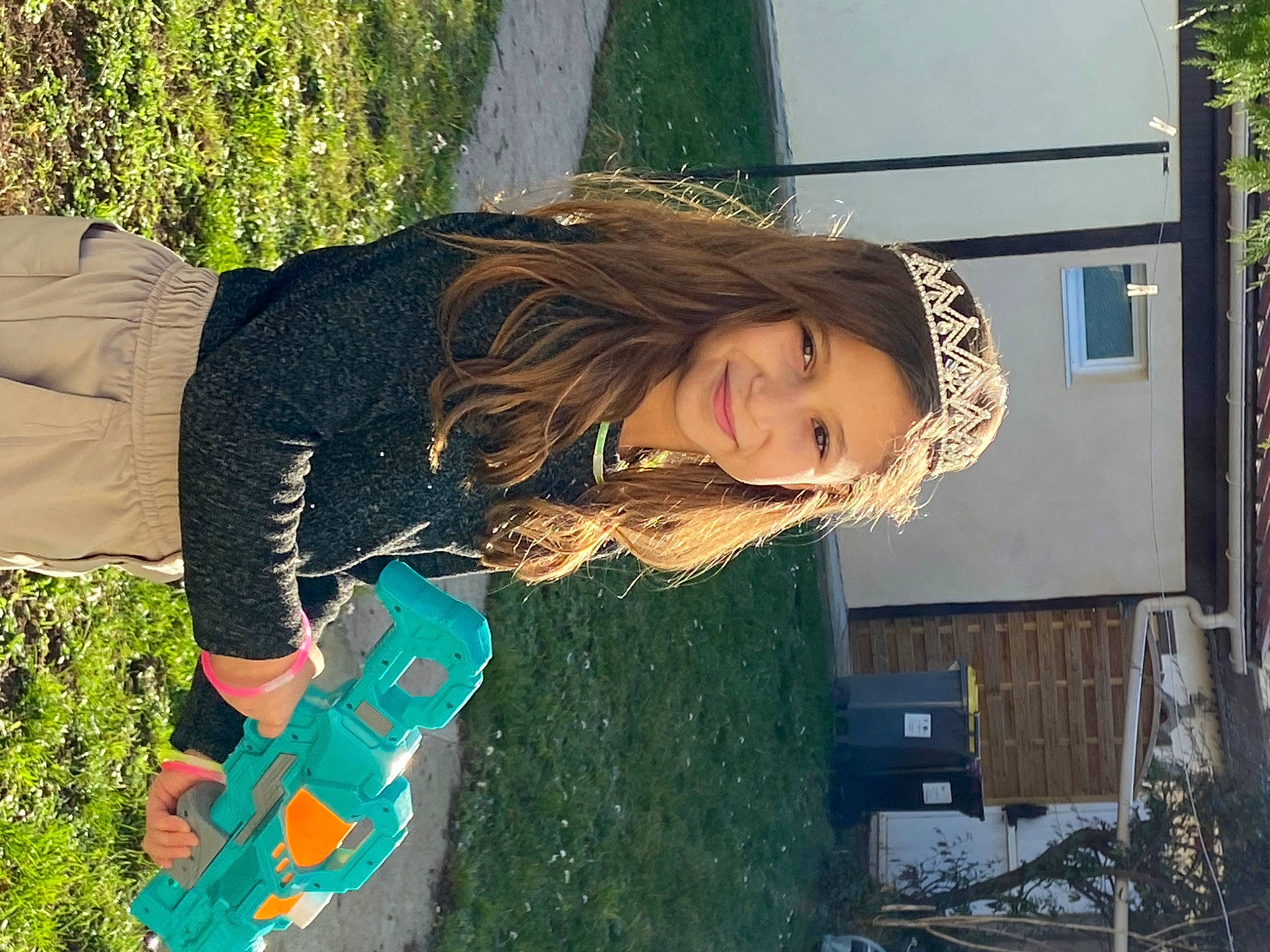 Leila participe au concours pour gagner de l'argent avec cette photo : beauty, child, denim, electric_blue, fun, grass, happy, headwear, joy, leisure, pattern, people_in_nature, person, plant, recreation, sitting, smile, soil, spring, toddler