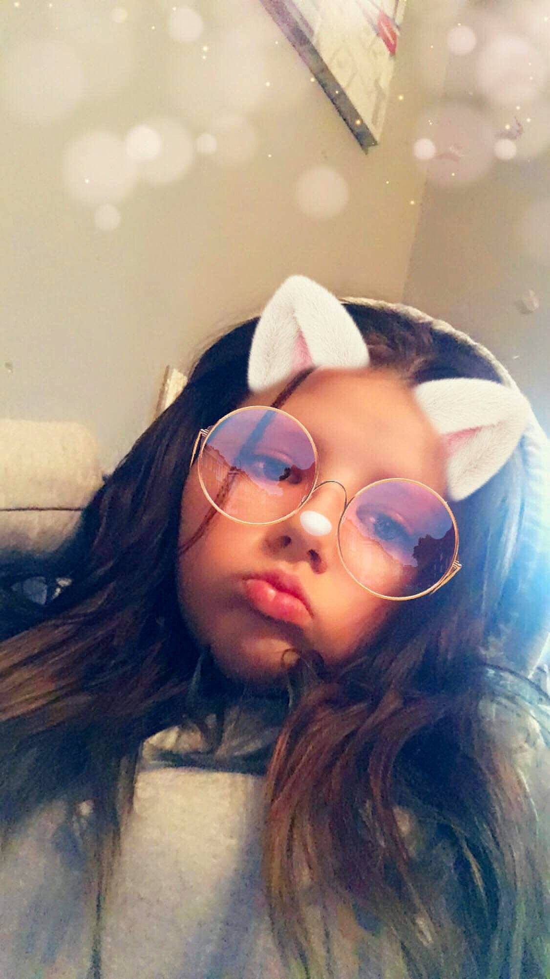 Sarah a rejoint le concours — aidez-le/la à gagner de superbes lots ! beauty, black_hair, brown_hair, cool, ear, eyebrow, eyewear, glasses, hair, lip, long_hair, mouth, nose, person, photography, selfie, smile, sunglasses, vision_care