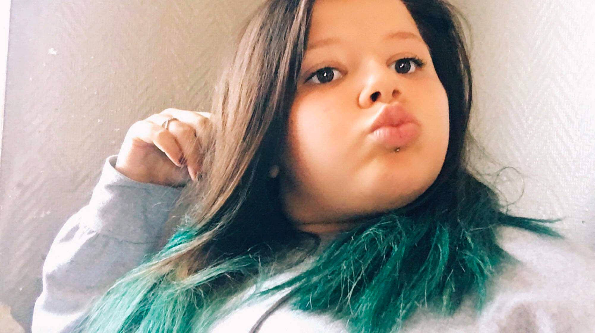 Sarah participe au concours pour gagner de l'argent avec cette photo : beauty, black_hair, brown_hair, cheek, child, chin, close_up, eye, eyebrow, face, forehead, hair, hair_coloring, hairstyle, head, lady, lip, long_hair, nose, person