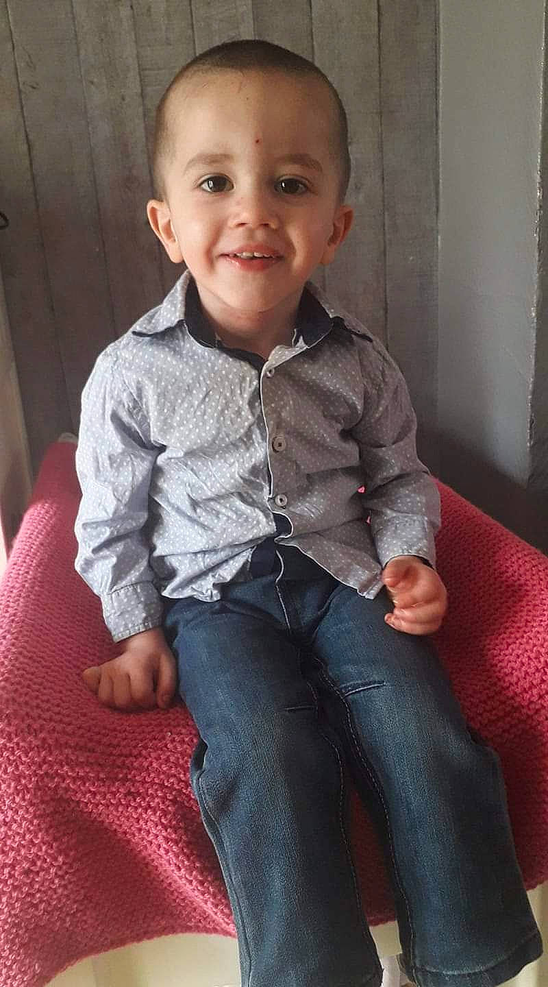 Néo a rejoint le concours — aidez-le/la à gagner de superbes lots ! child, child_model, joy, outerwear, person, smile, tie, toddler