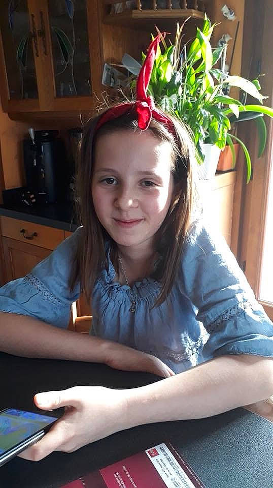 Celine a rejoint le concours — aidez-le/la à gagner de superbes lots ! joy, person, plant, smile