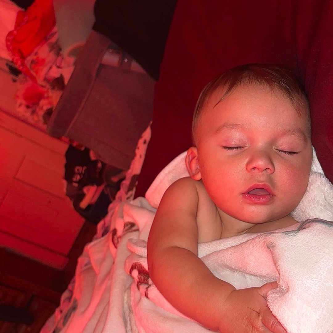 Anibal is registered to the contest to win money with this photo: architecture, baby, bed, bedroom, blanket, building, cushion, face, furniture, head, homedecor, hospital, indoors, newborn, person, photography, portrait, room, sleeping, towel