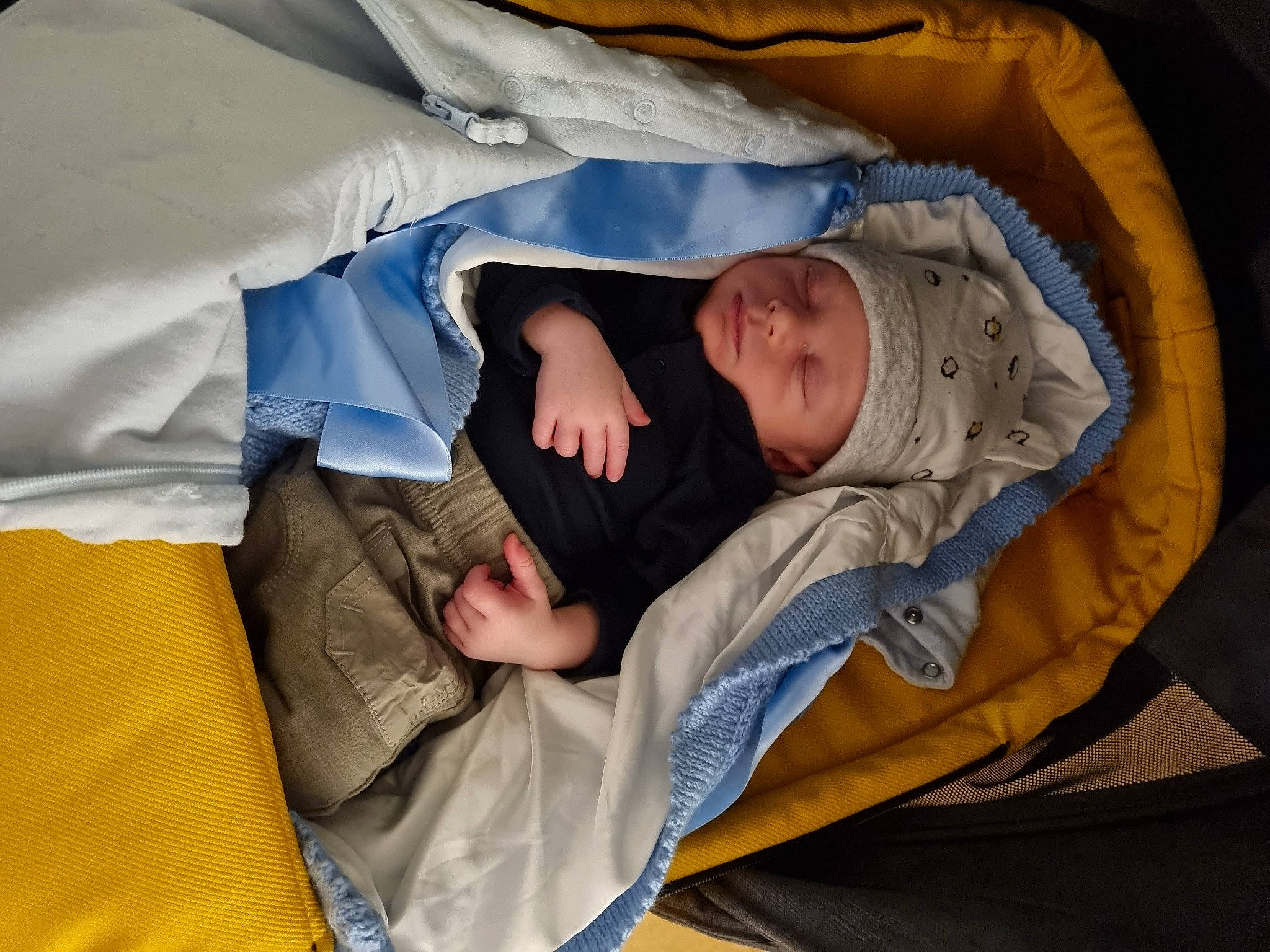 Matisse a rejoint le concours — aidez-le/la à gagner de superbes lots ! baby, baby_products, baby_safety, baby_toddler_clothing, bedtime, child, comfort, electric_blue, event, headwear, linens, nap, person, room, sleep, toddler, vacation