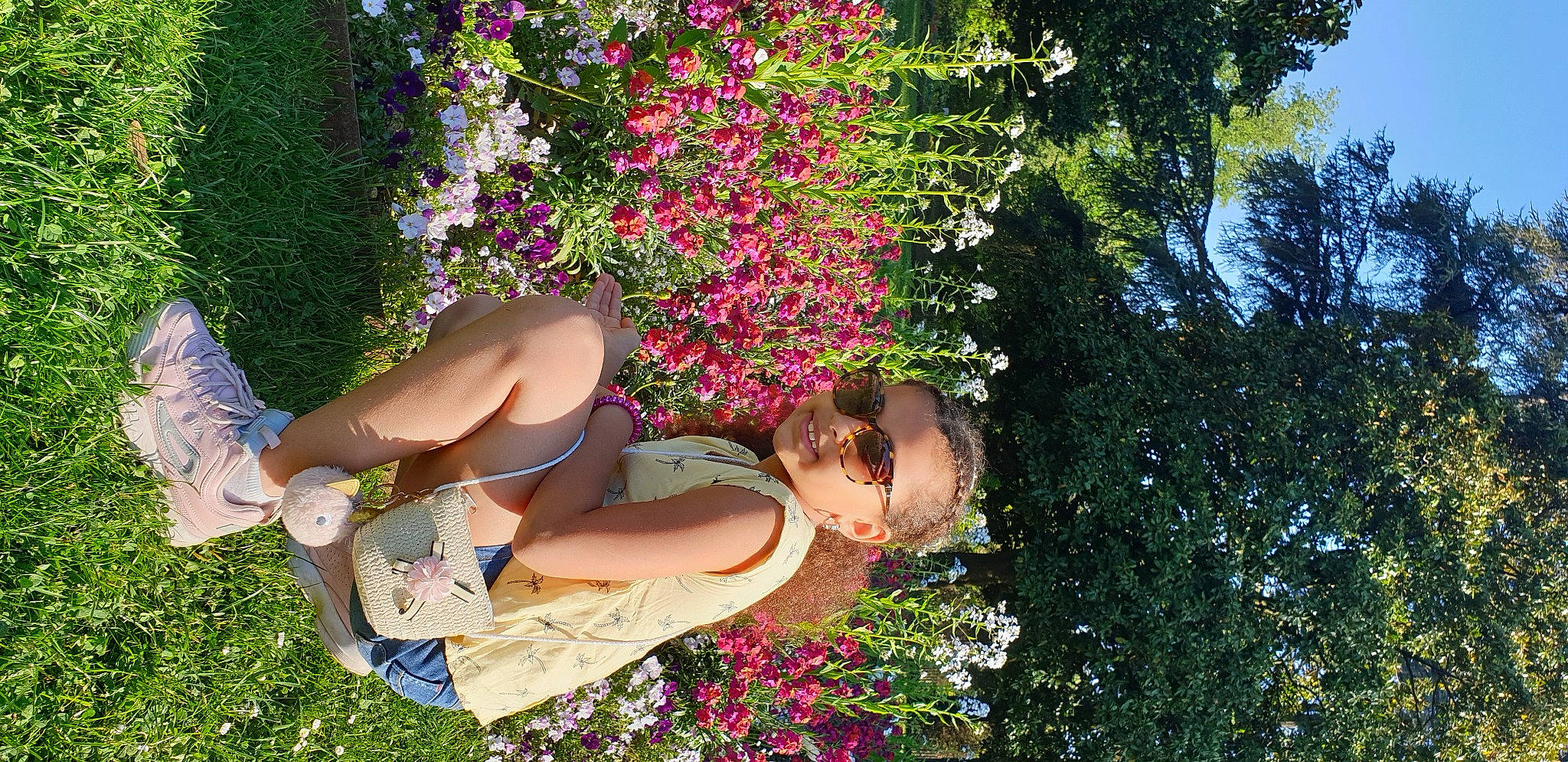 Fatine participe au concours pour gagner de l'argent avec cette photo : botany, fawn, flower, grass, groundcover, happy, human_body, joy, leaf, leisure, nature, people_in_nature, person, petal, pink, plant, shrub, summer, sunglasses, thigh