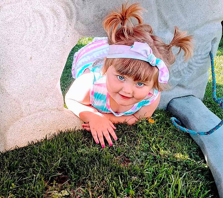 Claudia is registered to the contest to win money with this photo: baby_toddler_clothing, blond, child, cool, fashion_accessory, fun, gesture, grass, grassland, hairstyle, happy, hat, head, headband, headwear, interaction, joy, people_in_nature, person, play