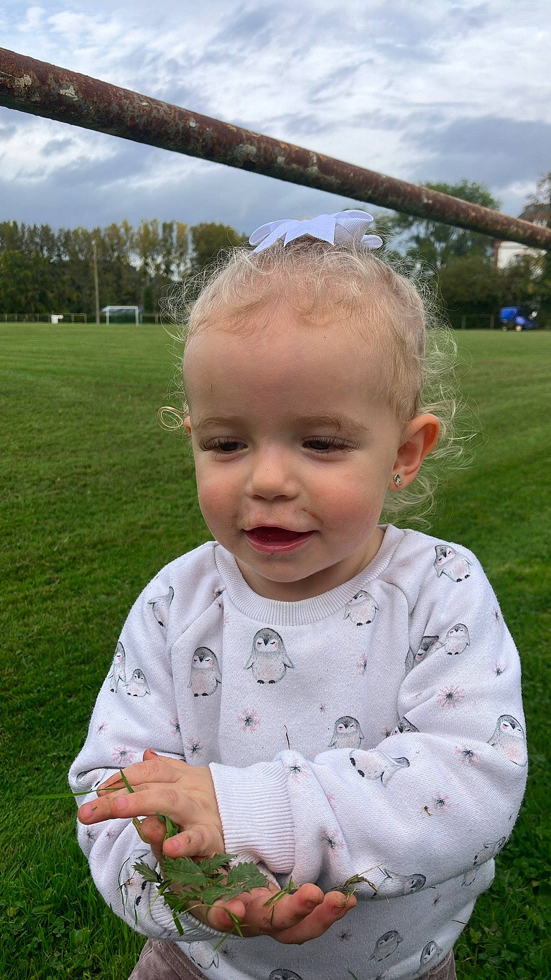 Maely a rejoint le concours — aidez-le/la à gagner de superbes lots ! baby, baby_toddler_clothing, cheek, cloud, dress, eye, gesture, grass, hairstyle, happy, head, iris, lip, nose, people_in_nature, person, plant, skin, sky, sleeve