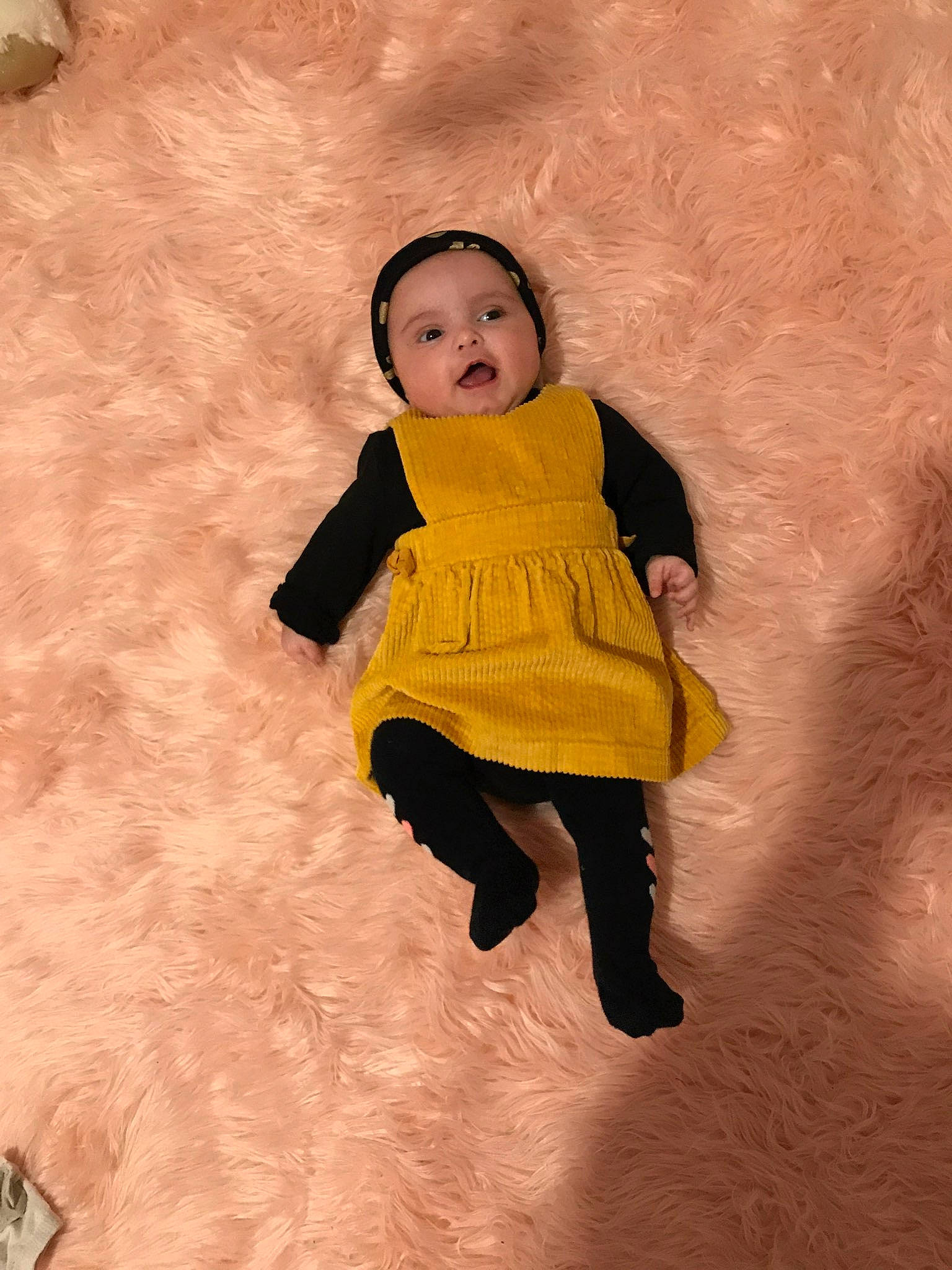 Catalya a rejoint le concours — aidez-le/la à gagner de superbes lots ! child, costume, fun, happy, head, headwear, leg, outerwear, person, smile, standing, toddler, yellow