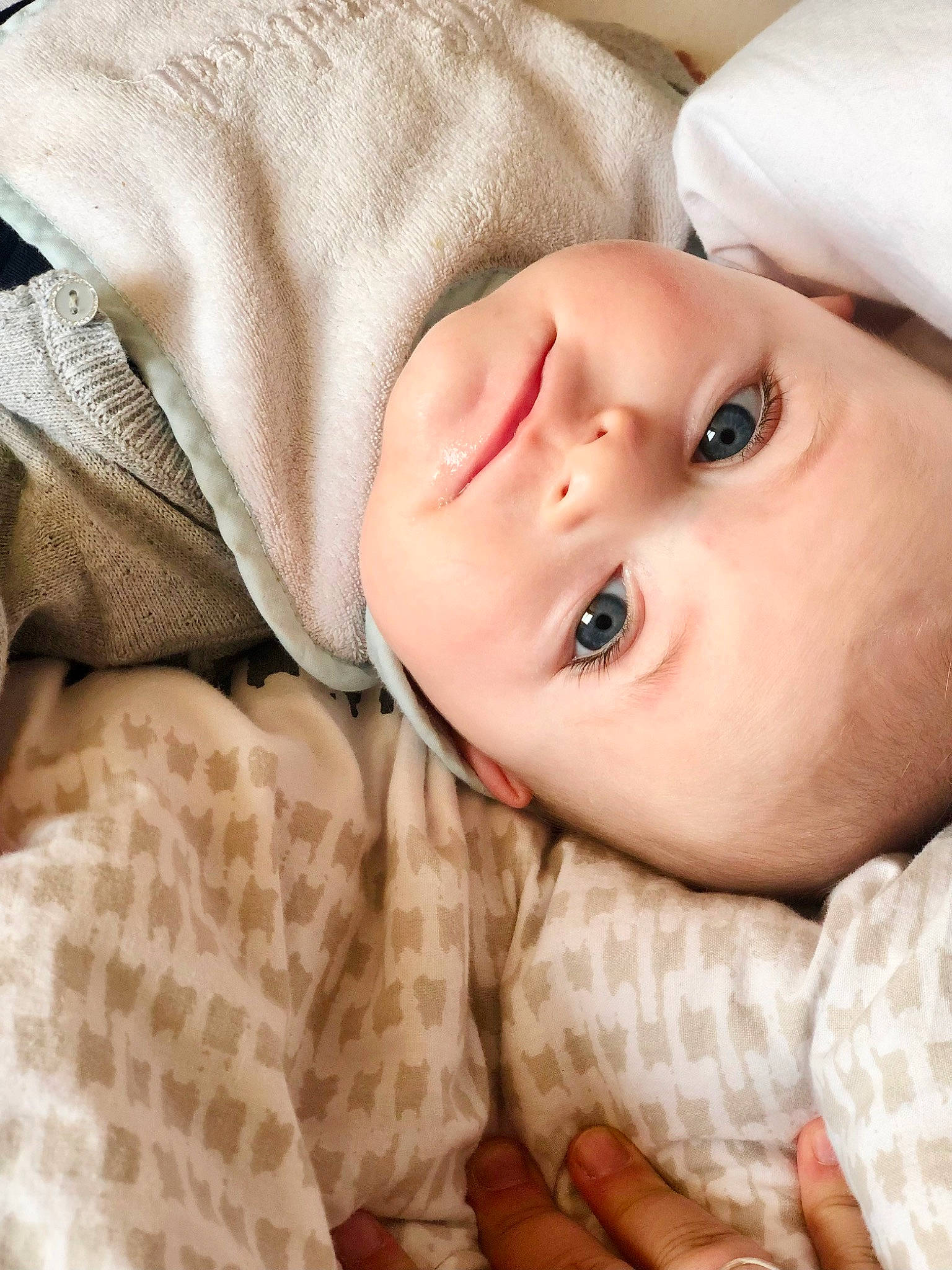 Zoé a rejoint le concours — aidez-le/la à gagner de superbes lots ! baby, baby_toddler_clothing, beige, cheek, child, chin, collar, comfort, eye, eyelash, face, fur, hat, lip, nose, outerwear, pattern, person, skin, sleeve