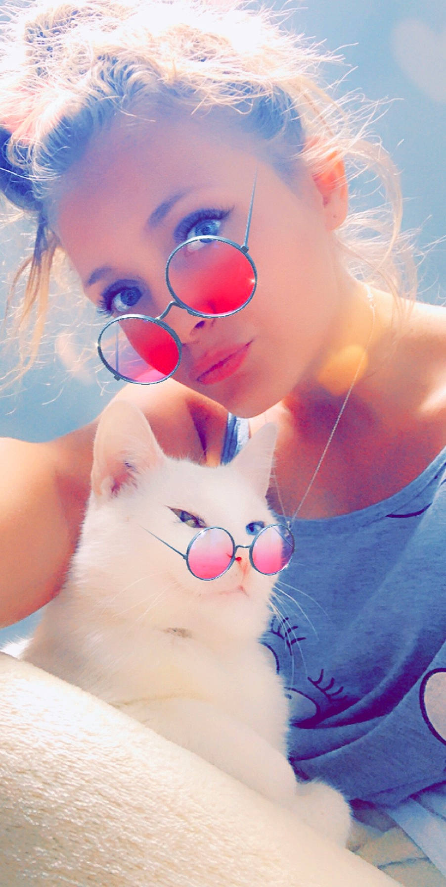 Cookie a rejoint le concours — aidez-le/la à gagner de superbes lots ! cat, child, ear, felidae, glasses, lip, nose, person, skin, smile, whiskers