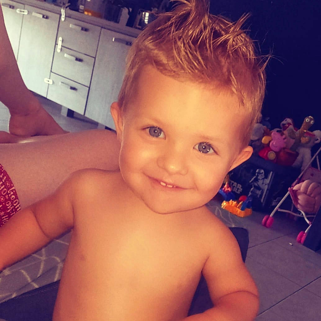 Ethan participe au concours pour gagner de l'argent avec cette photo : cabinetry, cheek, chin, cloud, eye, eyebrow, eyelash, face, facial_expression, forehead, head, joint, joy, leg, lip, mouth, muscle, nose, person, shoulder