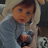 Adam participe au concours pour gagner de l'argent avec cette photo : baby, infant, child, blue_eyes, plush_hat, bunny_hat, onesie, pacifier, baby_seat, stroller, hands, blanket, indoor, kitchen, countertop, toy, portrait, close_up, cute, curious_gaze