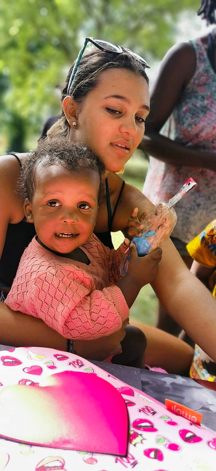 Kessy participe au concours pour gagner de l'argent avec cette photo : child, community, event, face, fashion, fun, hairstyle, happy, jewellery, leisure, necklace, person, photograph, recreation, skin, smile, snapshot, summer, t_shirt, toddler