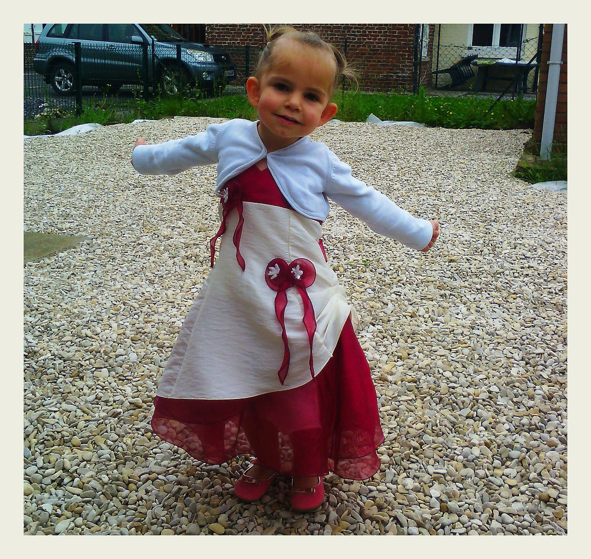 Noemie a rejoint le concours — aidez-le/la à gagner de superbes lots ! child, clothing, costume, dress, fun, girl, joy, outerwear, pattern, person, pink, play, red, standing, textile, toddler