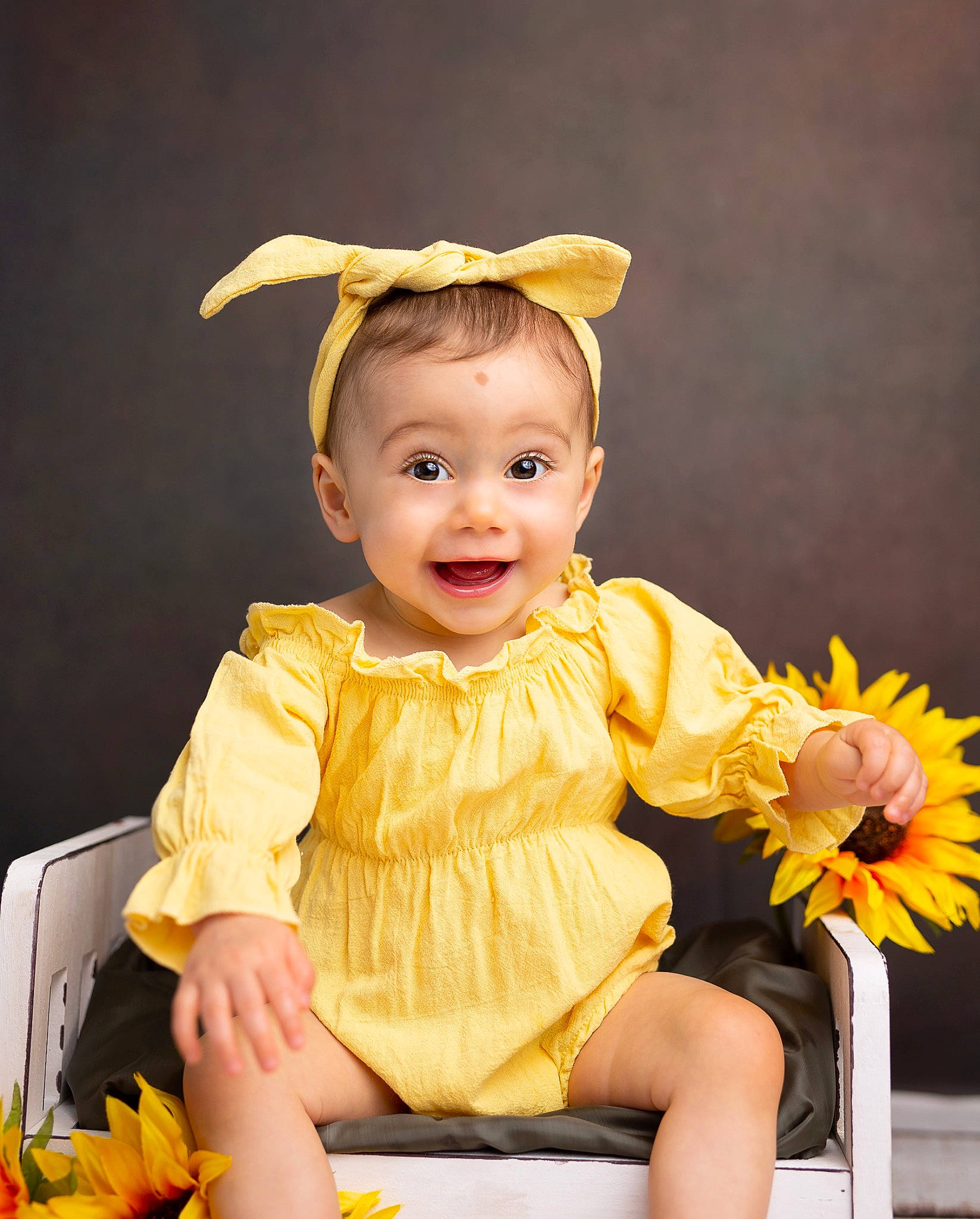 Roxanne participe au concours pour gagner de l'argent avec cette photo : baby, baby_toddler_clothing, chair, child, dress, flower, fun, happy, hat, headgear, joy, orange, peach, person, plant, rose, skin, sleeve, smile, toddler