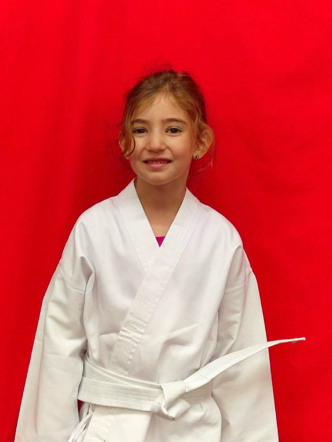 Elle is registered to the contest to win money with this photo: combat_sport, contact_sport, costume, event, facial_expression, formal_wear, gesture, hair, happy, human_body, individual_sports, japanese_martial_arts, joy, kimono, kung_fu, martial_arts, martial_arts_uniform, person, sitting, sleeve