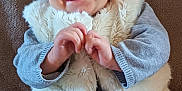 Elya a rejoint le concours — aidez-le/la à gagner de superbes lots ! baby, child, smiling, laughing, vest, plaid_skirt, gray_sleeves, hands, couch, seated, happy, cute, indoor, portrait, fuzzy, warm_clothing, infant, cozy, young, person