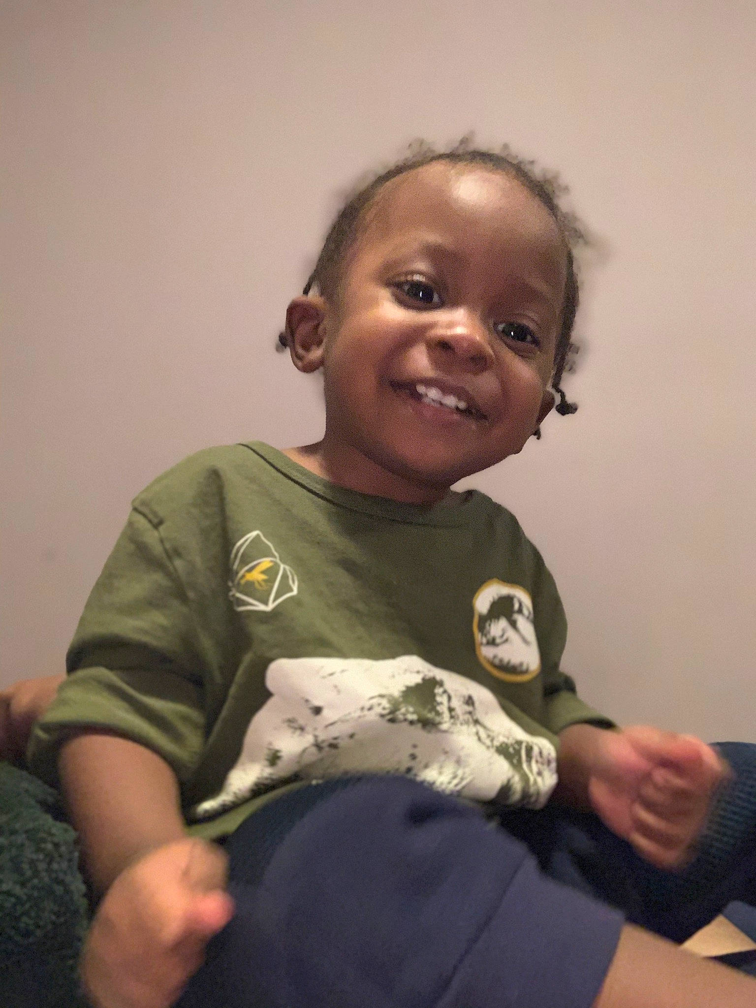 Zakai is registered to the contest to win money with this photo: arm, cheek, chin, comfort, eye, facial_expression, finger, gesture, hand, happy, head, human_body, iris, joint, joy, mouth, nose, person, shoulder, skin