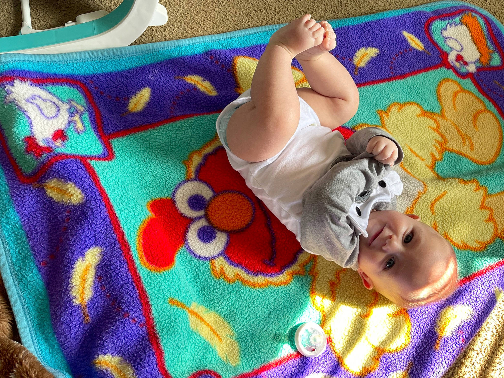 Halen is registered to the contest to win money with this photo: art, bag, bed_sheet, bedding, comfort, fashion_accessory, foot, fun, happy, human_leg, leisure, linens, luggage_and_bags, pattern, person, product, room, t_shirt, textile, thigh