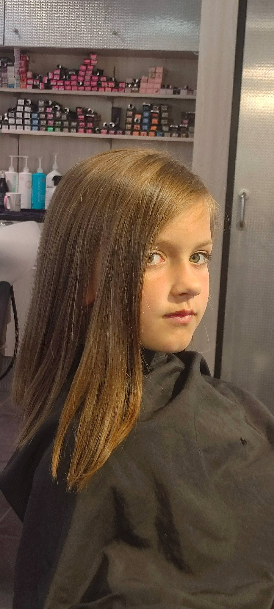 Ambre participe au concours pour gagner de l'argent avec cette photo : art, artificial_hair_integrations, bangs, blond, brown_hair, chin, curtained_hair, eyebrow, eyelash, fashion_accessory, fashion_design, forehead, hair_care, jaw, layered_hair, lip, long_hair, makeover, person, step_cutting