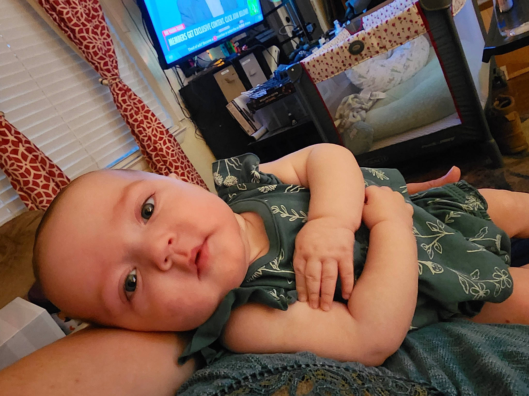 Francheska is registered to the contest to win money with this photo: black_hair, chair, chest, child, comfort, cool, elbow, eyelash, finger, glasses, human_body, human_leg, joint, leg, muscle, person, shoulder, skin, thigh, toddler