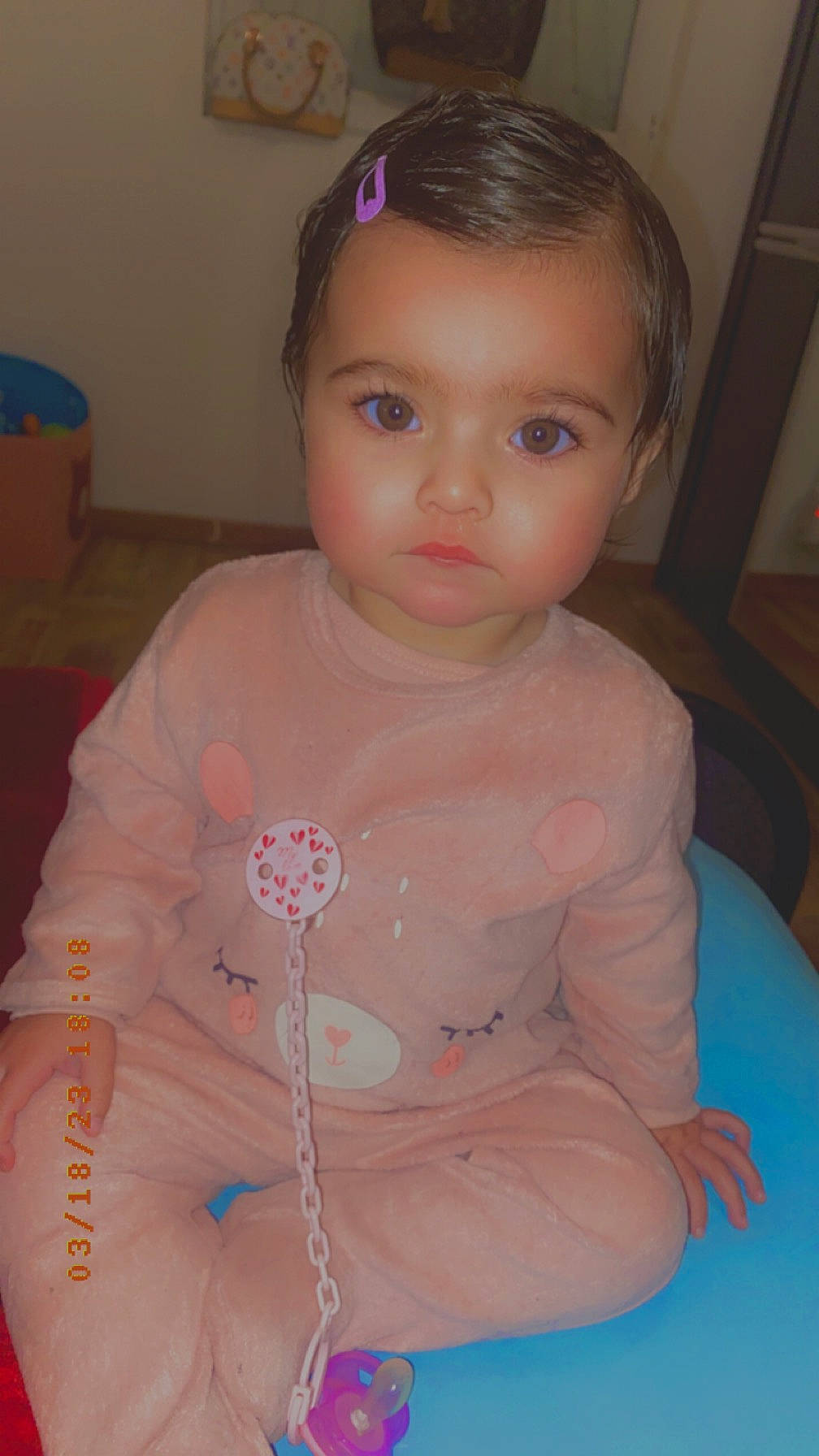 Samïa participe au concours pour gagner de l'argent avec cette photo : baby_toddler_clothing, blue, cheek, chin, ear, eye, eyebrow, forehead, hair, hairstyle, head, human_body, iris, lip, mouth, neck, nose, person, skin, sleeve