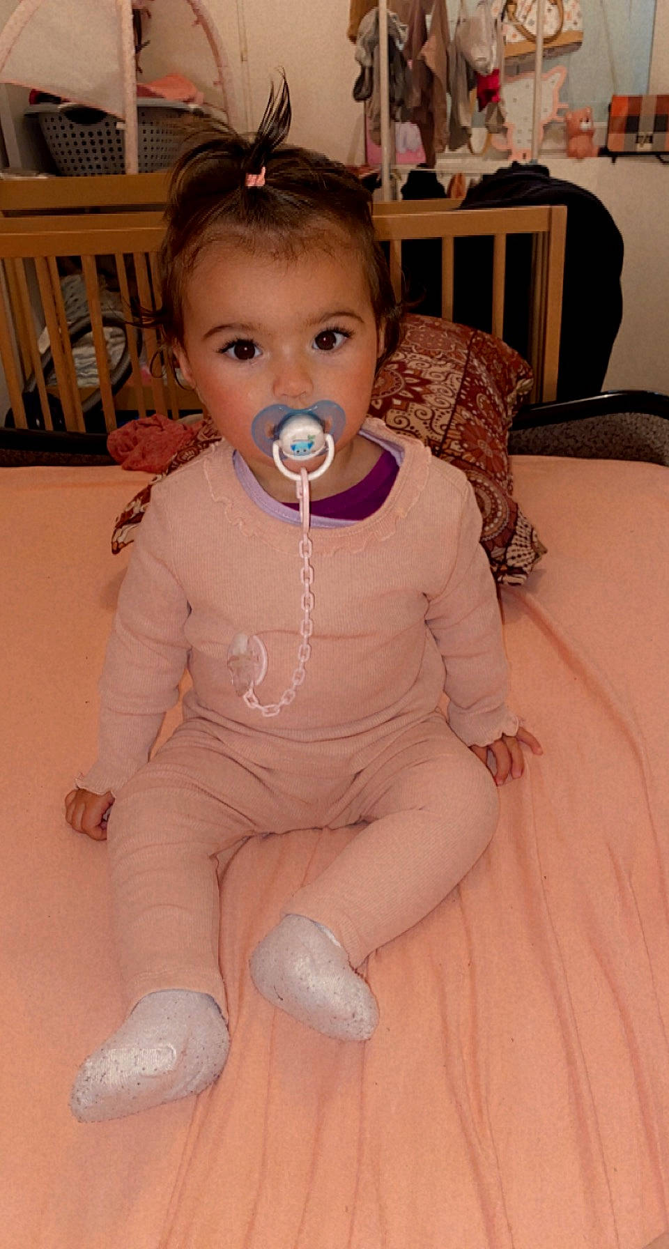 Samïa a rejoint le concours — aidez-le/la à gagner de superbes lots ! baby, baby_toddler_clothing, chair, cheek, child, comfort, eyelash, flooring, fun, hairstyle, happy, iris, lip, mouth, neck, nose, person, sitting, skin, sleeve