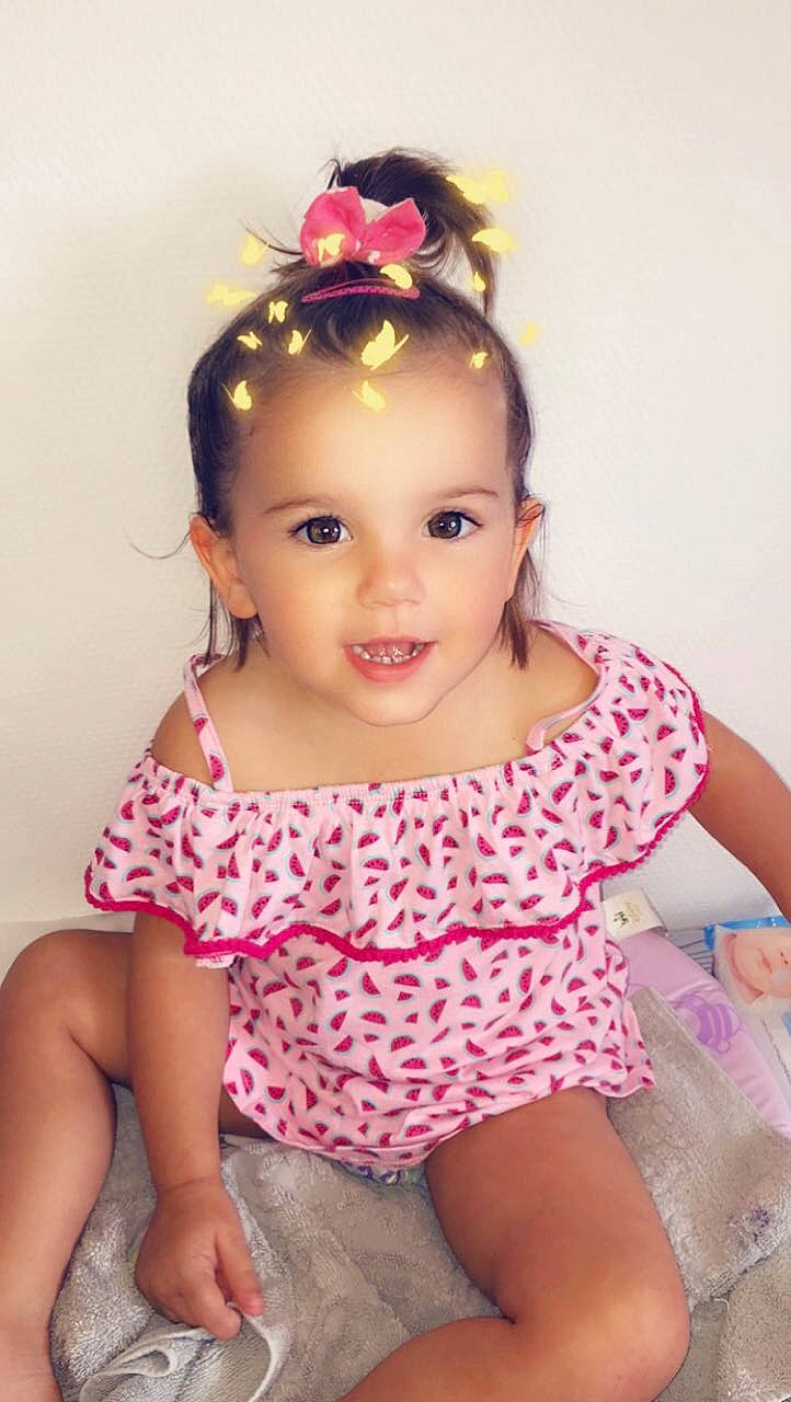 Lilas participe au concours pour gagner de l'argent avec cette photo : child, child_model, design, girl, hair_accessory, headband, headgear, headpiece, infant, pattern, person, pink, skin, smile, toddler