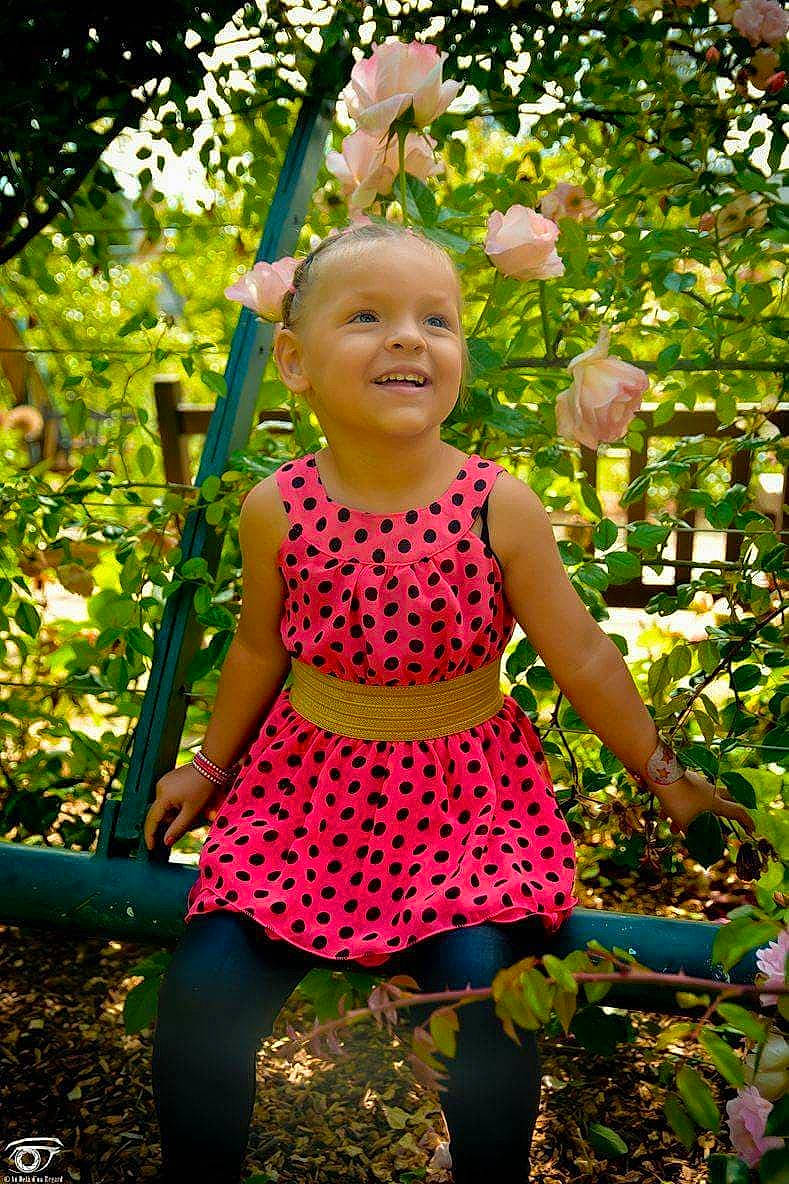 Prescillia participe au concours pour gagner de l'argent avec cette photo : child, flower, fun, garden, girl, grass, happiness, joy, leaf, pattern, person, pink, plant, play, shrub, smile, spring, toddler, tree