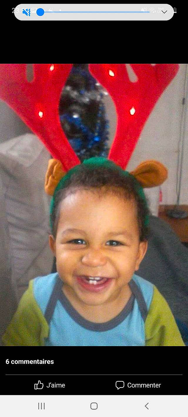 Ilario participe au concours pour gagner de l'argent avec cette photo : balloon, costume_hat, ear, event, fashion_accessory, fun, fur, happy, head, holiday, iris, joy, leisure, nose, outerwear, party_hat, party_supply, person, smile, t_shirt