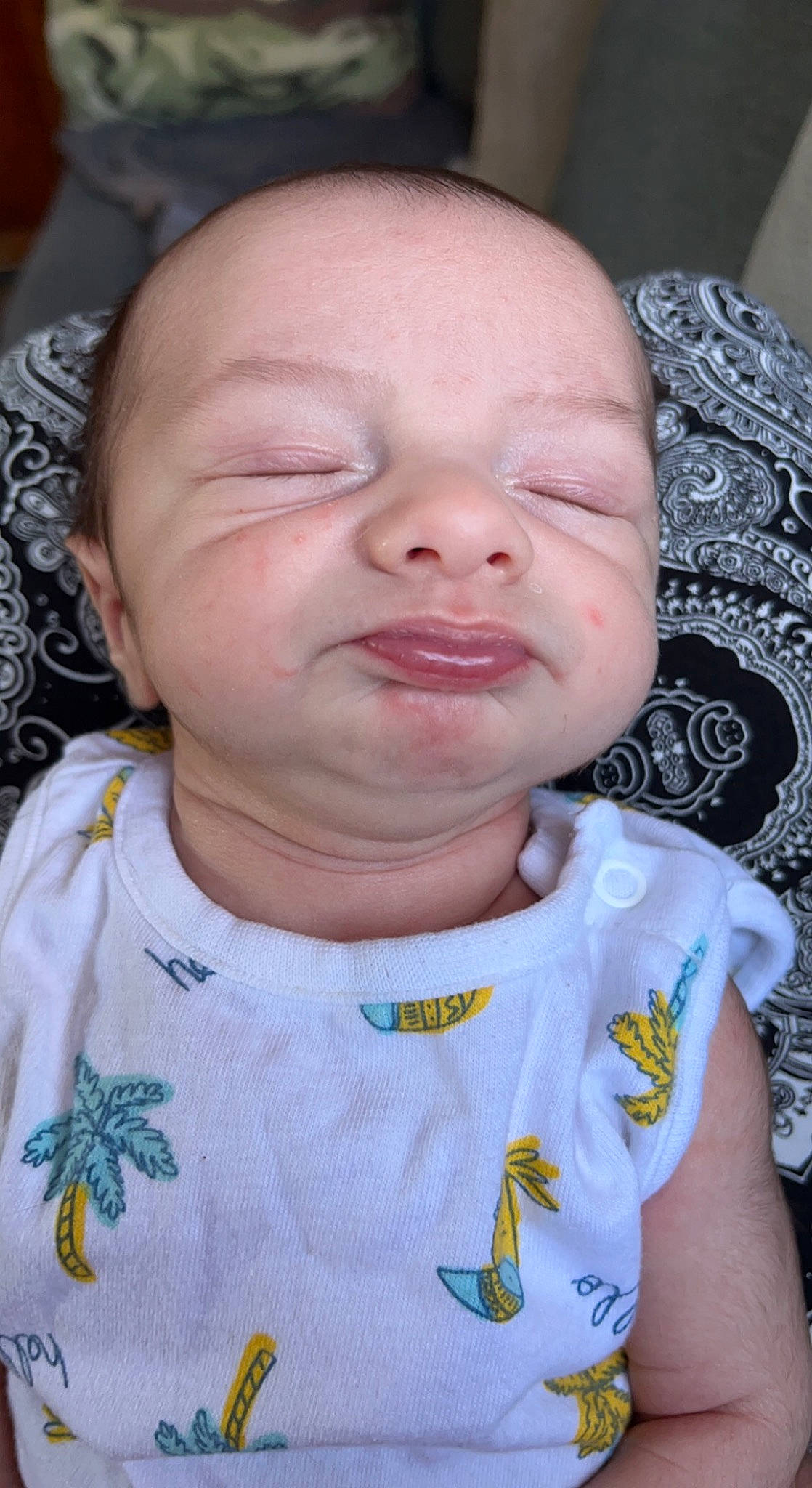 Noé a rejoint le concours — aidez-le/la à gagner de superbes lots ! baby_toddler_clothing, cheek, chin, eyebrow, eyelash, facial_expression, forehead, hairstyle, human, jaw, lip, mouth, neck, nose, organ, person, skin, sleeve, textile, vertebrate